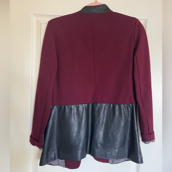 Burgundy Tristan blazer with faux leather detail and charming interior lining - Picture 3 of 7
